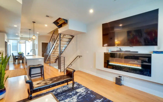 Rooftop Deck & Mtn Views: Luxe Denver Home