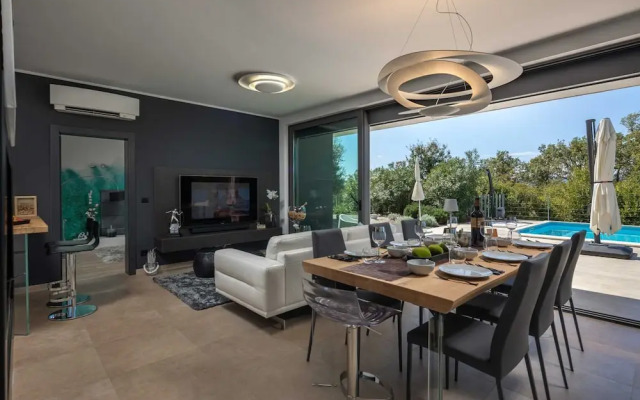 Villa Luxor With Heated Pool