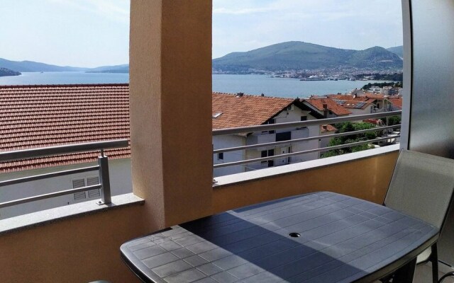 Immaculate 2-bed Apartment in Okrug Gornji