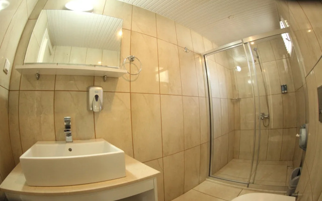 Queenaba Hotel & Beach