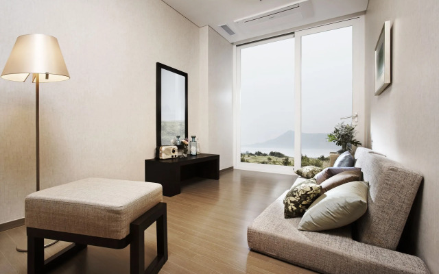 Phoenix Island Ocean Star Resort