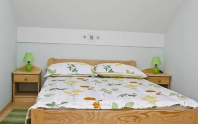 Secluded Holiday Home with Hot Tub in Kozji Vrh