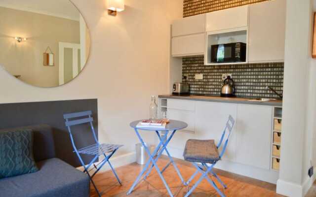 1 Bedroom Flat In Edinburghs New Town