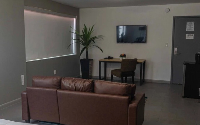 Boulevard Hotel