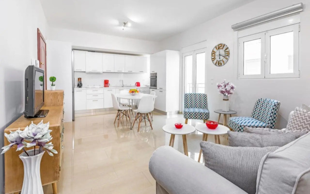 Central Luxurious Apartments Close to the Sea