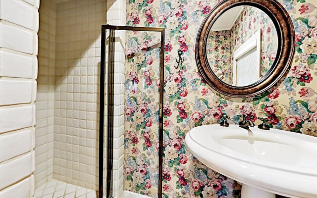 7BR 5 5BA Spicewood Sanctuary by RedAwning