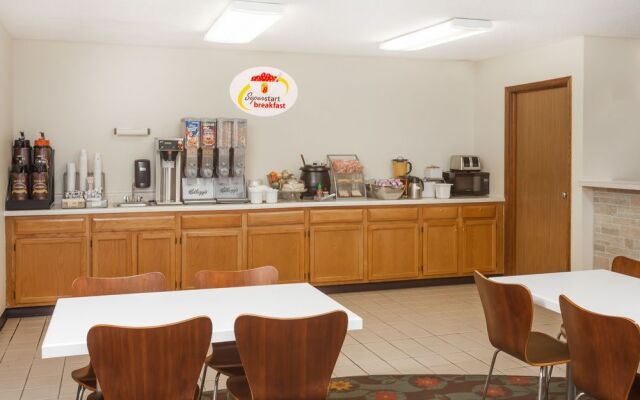 Super 8 Pekin/Peoria Area