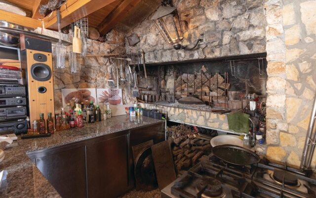 Beautiful Home in Komarna With Wifi and 3 Bedrooms