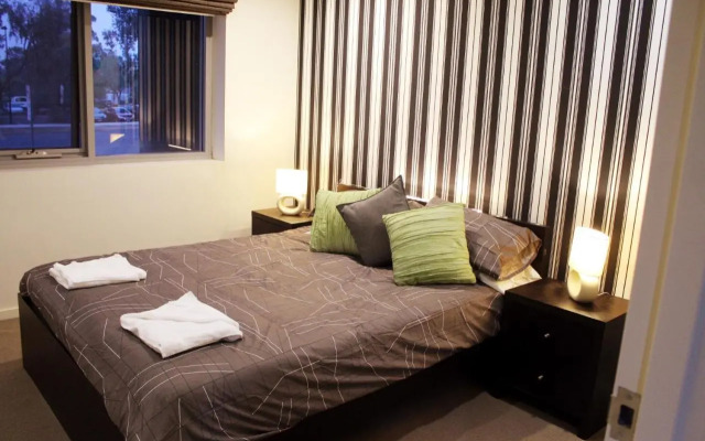 Tranquil, Relaxing Forrest Style Apartment - Braddon CBD