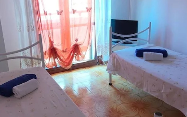 Room in Apartment - La Palma Double Room With Balcony Lapalmarooms