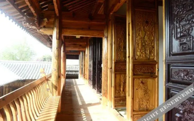 Jianshui Yanqitang Private Courtyard Inn (Jianshui Ancient City Small Train Store)