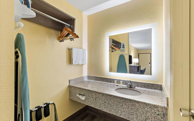 Days Inn by Wyndham Cleveland TN