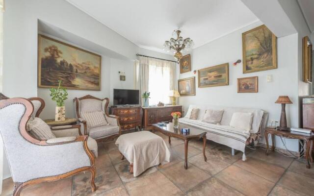 Seaside 2BR apartment in Varkiza 2mins walk from beach