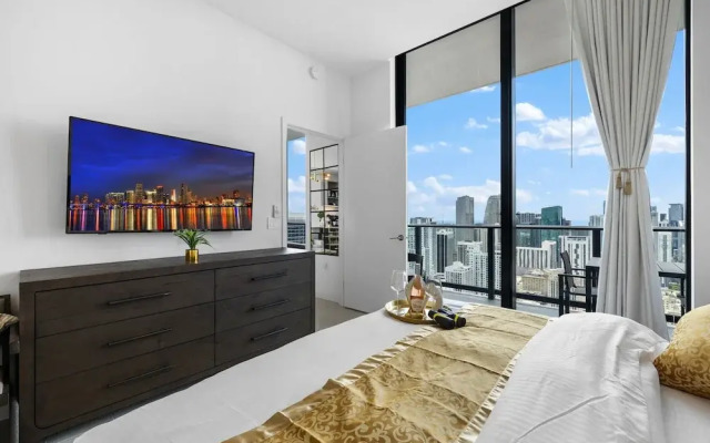Luxury PH 51st Floor City Views