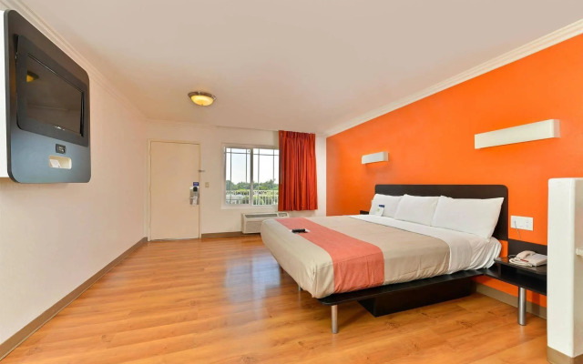 Motel 6-Vista, CA