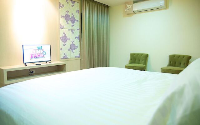 Jolly Suites Petkasem