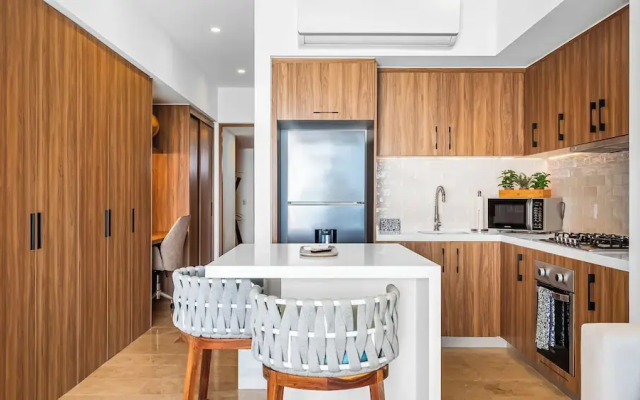 Oceanfront 1BR with Balcony & Pool