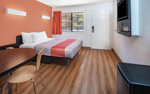 Motel 6 Thousand Oaks, CA