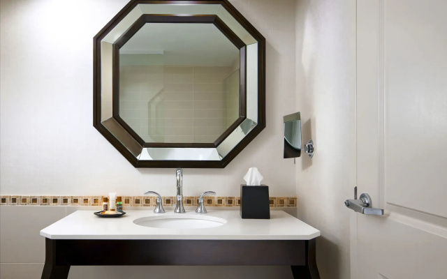 Sheraton Montreal Airport Hotel