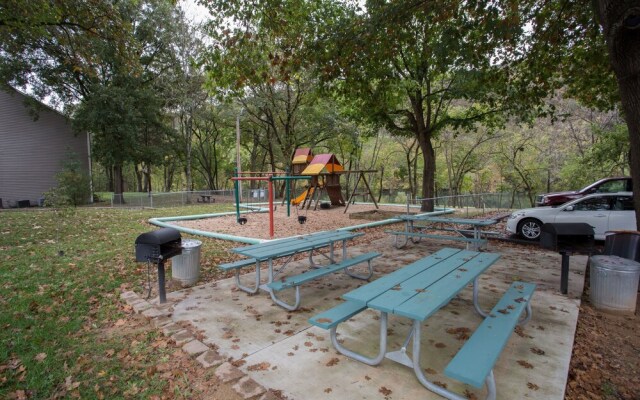 Premiere Pointe 2 Bedroom Condo by RedAwning