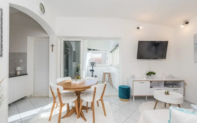 Modern Holiday Home in Zadar With Terrace