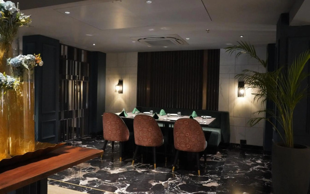 Seasons Hotel