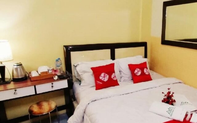 Beautiful Deluxe Room With Ac and Wifi Well Located in Bogor