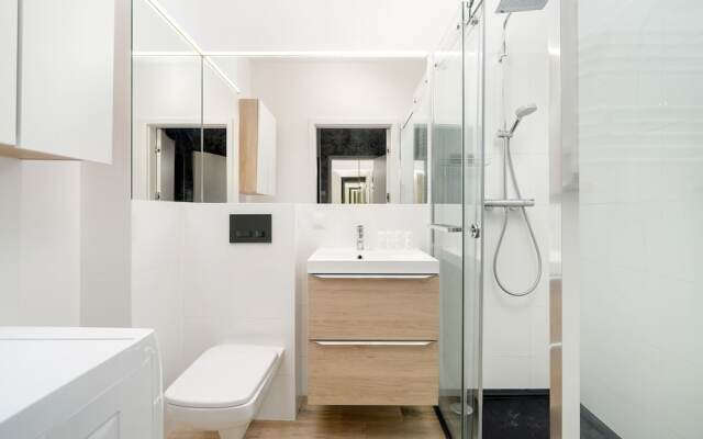 Apartment With Desk in Poznan by Renters