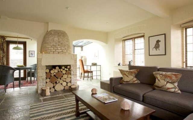 Hare And Hounds Hotel