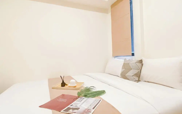 Warm And Cozy 1Br With Makeup Room At Meikarta Apartment