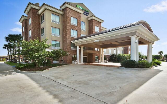 Holiday Inn Express & Suites Gonzales by IHG