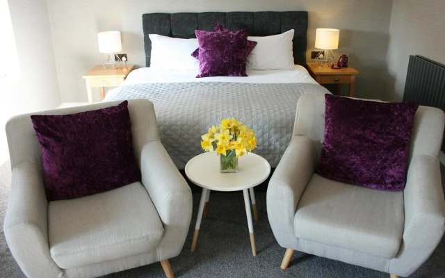 The Warwick Arms Hotel