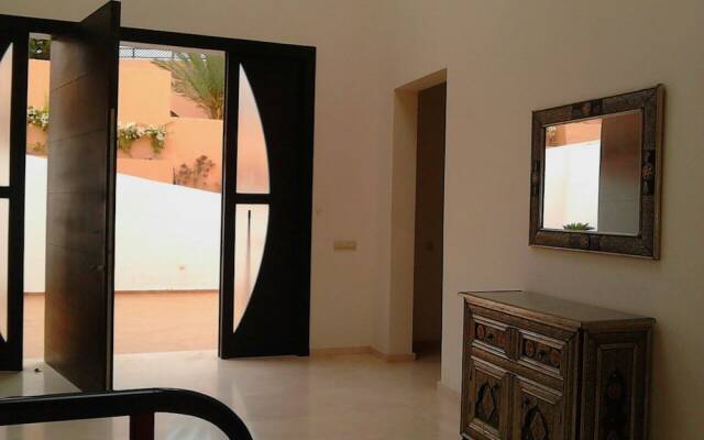 Spacious Comfortable Villa Ref T72024