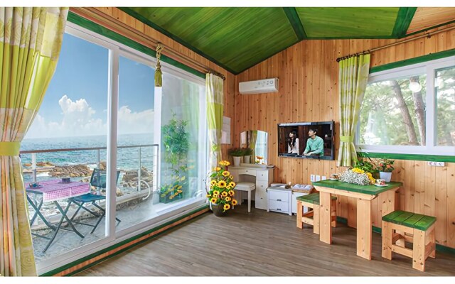 Yangyang Seaglow Rainbow Pension