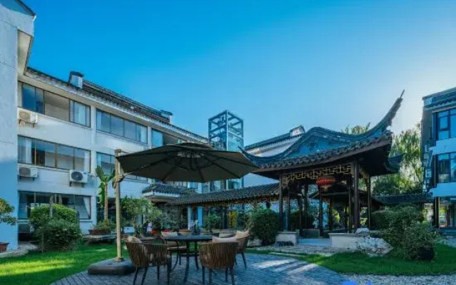 Floral Hotel ·Xunxi Garden Hotel(Nanxun Ancient Town Branch)