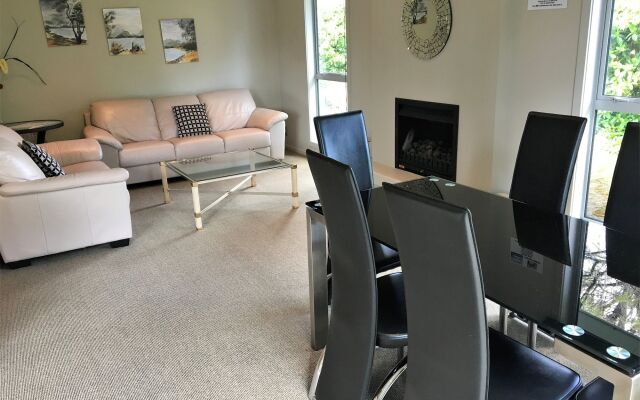 Fiordland Lakeview Motel and Apartments