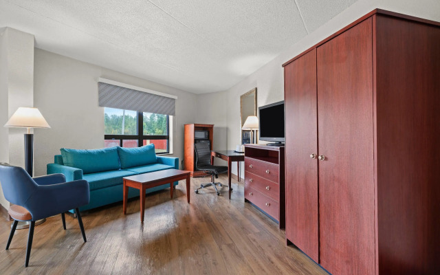 Days Inn by Wyndham Utica