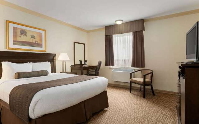 Days Inn & Suites by Wyndham Sault Ste. Marie ON