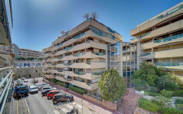 MODERNE 3 PIECES CANNES CENTRE AVEC BALCON l! A2B67