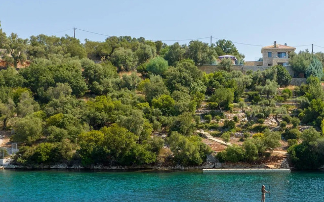 Villa Chriselia - 3 Bedrooms With Sea Access
