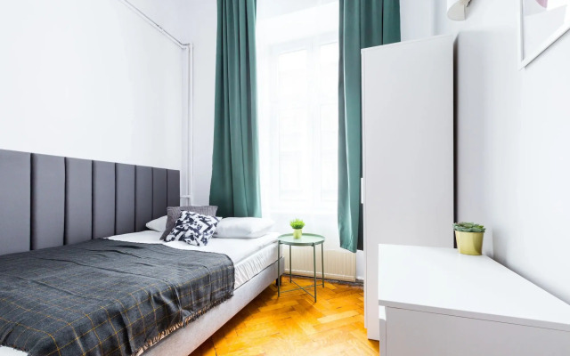 FriendHouse Apartments