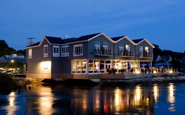 The Boathouse Waterfront Hotel & Marina