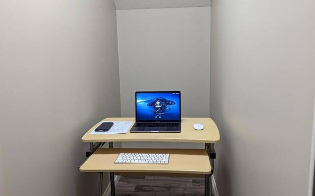 Exquisite And Modern Executive Suite With Parking