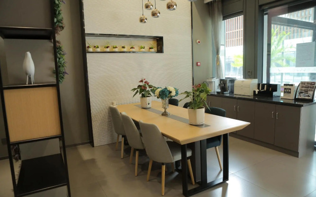 Homeinn Selected Hotel (Zhumadian High-speed Railway West Station)
