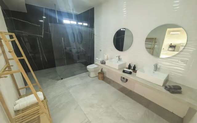 LaFamilia Casa and Suites