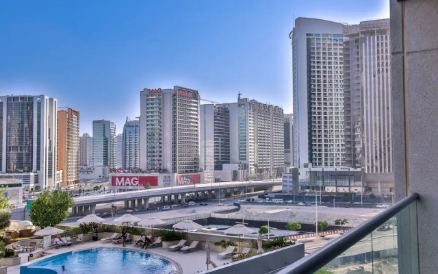 Luxe 3BR Burj Khalifa -gym/pool by Belvilla
