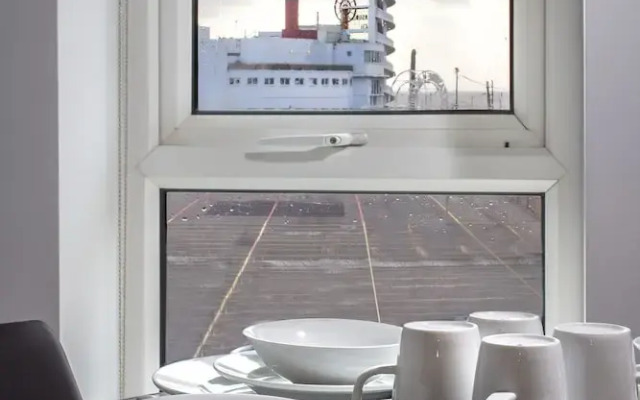 2 Bedrooms Sleeps 6 Near Top Blackpool Attractions