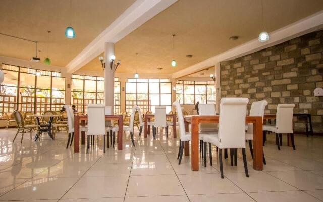 Vienna Woods Holiday Inn Limited