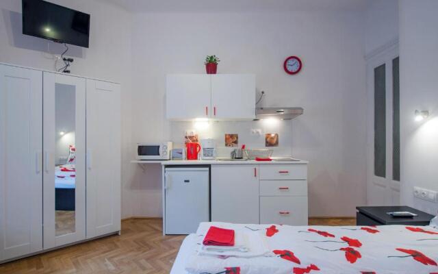 PARKING, AC, WIFI FLAT NEXT TO ANDRASSY Ave
