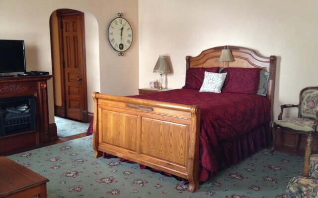 Historic Hutchinson House B&B